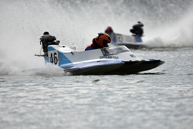 他们在沙特为国足助威.